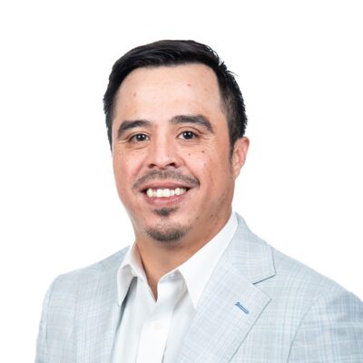 Oscar Garza headshot